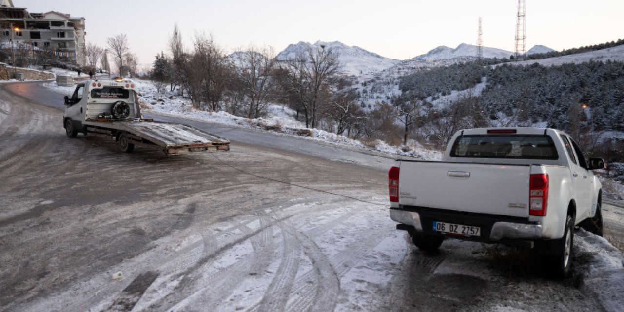 Ankara'da buzlanma trafiği olumsuz etkiledi