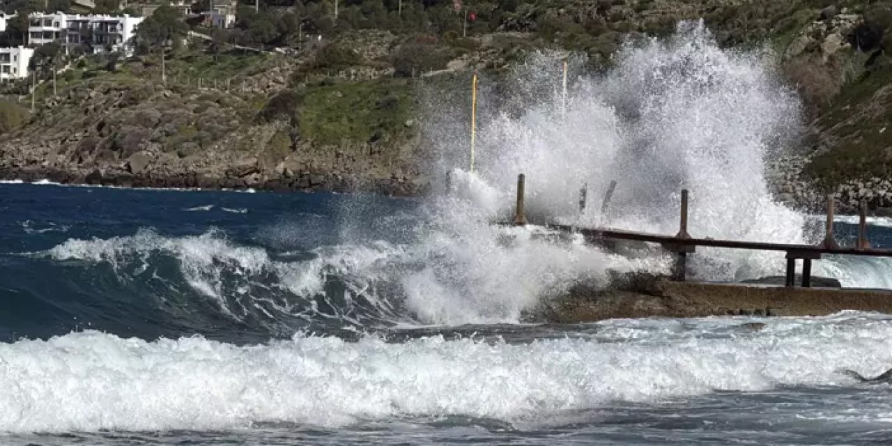 Bodrum'da fırtına etkili oldu: Seferler iptal edildi