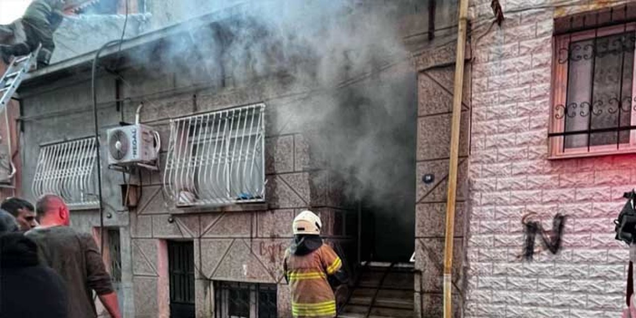 İzmir’de Korku Dolu Anlar! Bir Ev Küle Döndü