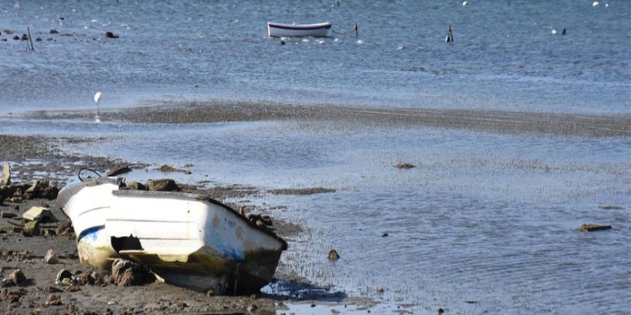 İzmir'de deniz çekildi: Depremlerle ilgisi var mı? Uzmanı açıkladı