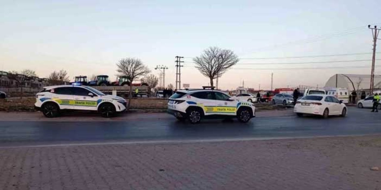 Konya’da Kavşakta Feci Kaza: Polis Aracı Tıra Çarptı, 3 Polis Yaralandı