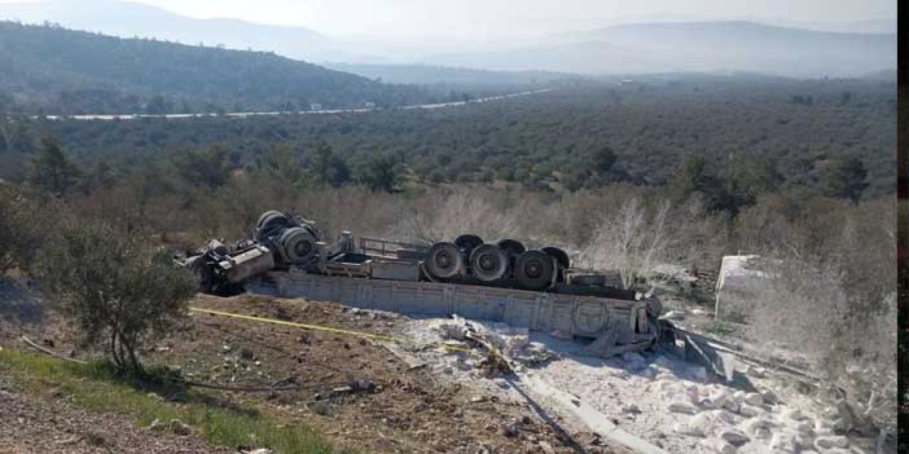 Mersin’de Feci Kaza: Alçı Yüklü Tır Şarampole Devrildi, 2 Ölü