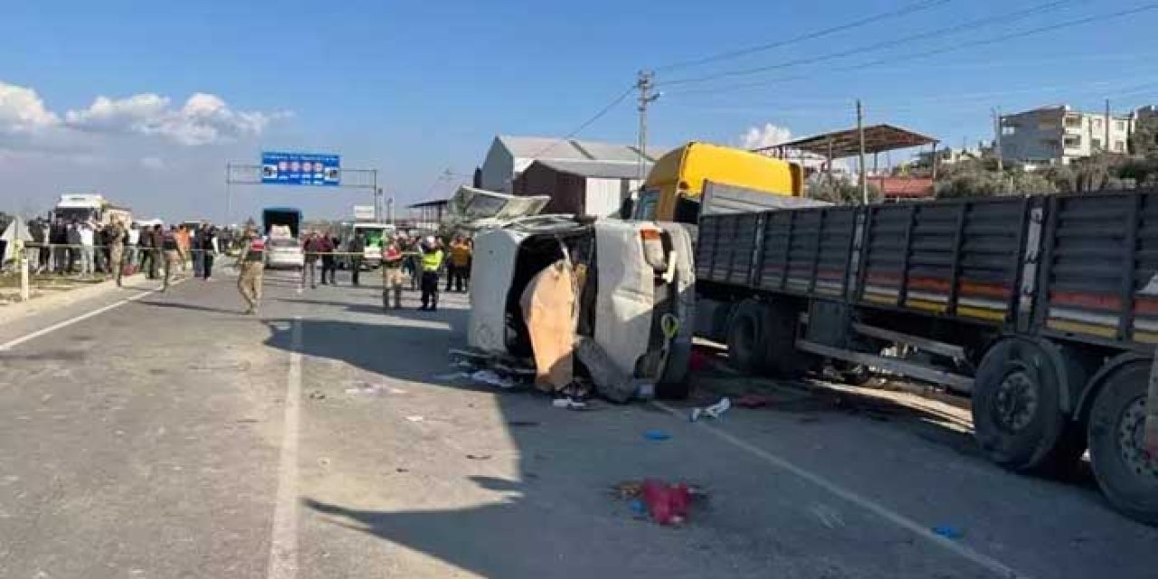 Hatay’da İşçileri Taşıyan Minibüs Kaza Yaptı: 6 Ölü, 8 Yaralı