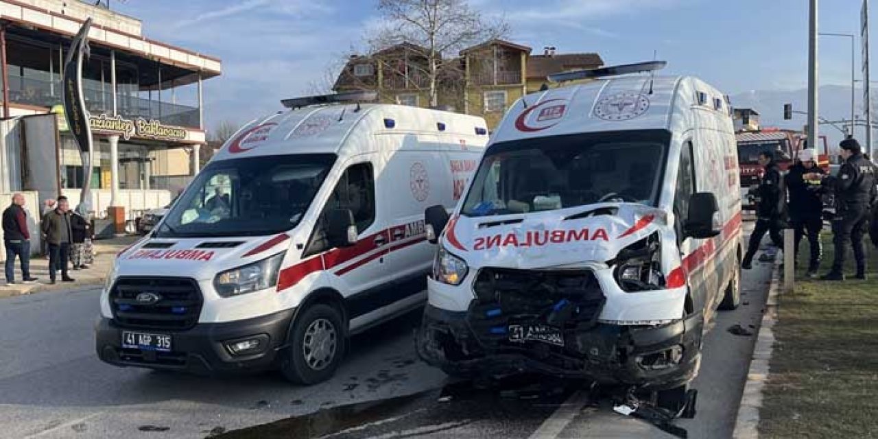 Ağır Yaralı Hamile Kadını Taşıyan Ambulans Kaza Yaptı: 5 Kişi Yaralı