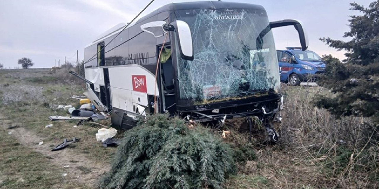 İzmir'e giden otobüs araziye uçtu: 11 kişi yaralandı