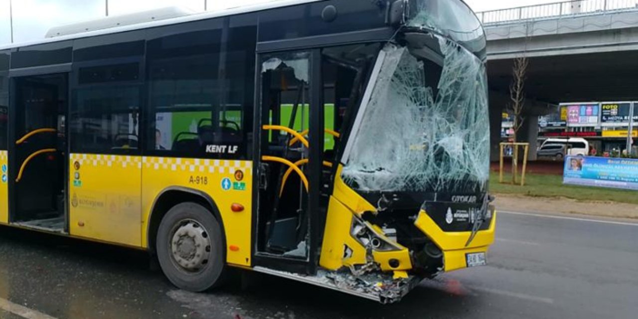 Silivri'de otobüs minibüse çarptı: 3 kişi yaralandı