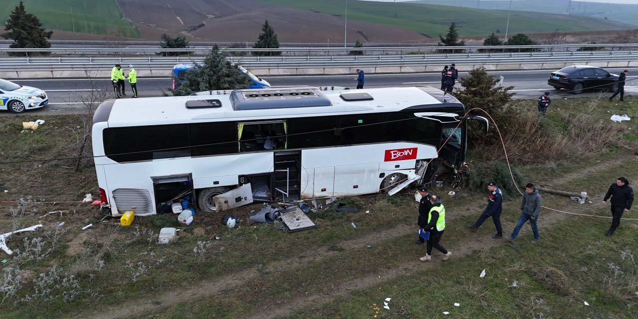 Yunaniastan-İzmir Yolcu Otobüsü Devrildi, 37 Kişi Yaralandı!