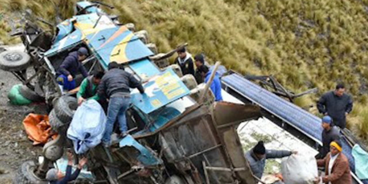 Bolivya'da feci kaza: 25 ölü