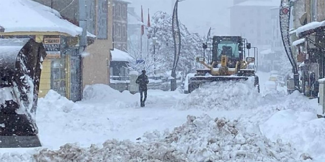 Bingöl'de 130 yol karla kaplandı