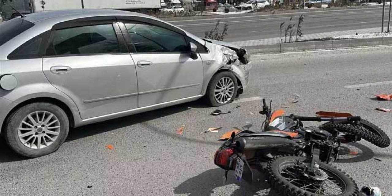 Otomobille çarpışan motosiklet sürücüsü ağır yaralandı