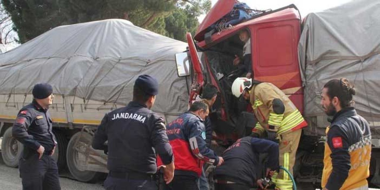 Manisa'da iki tır çarpıştı: 1 yaralı