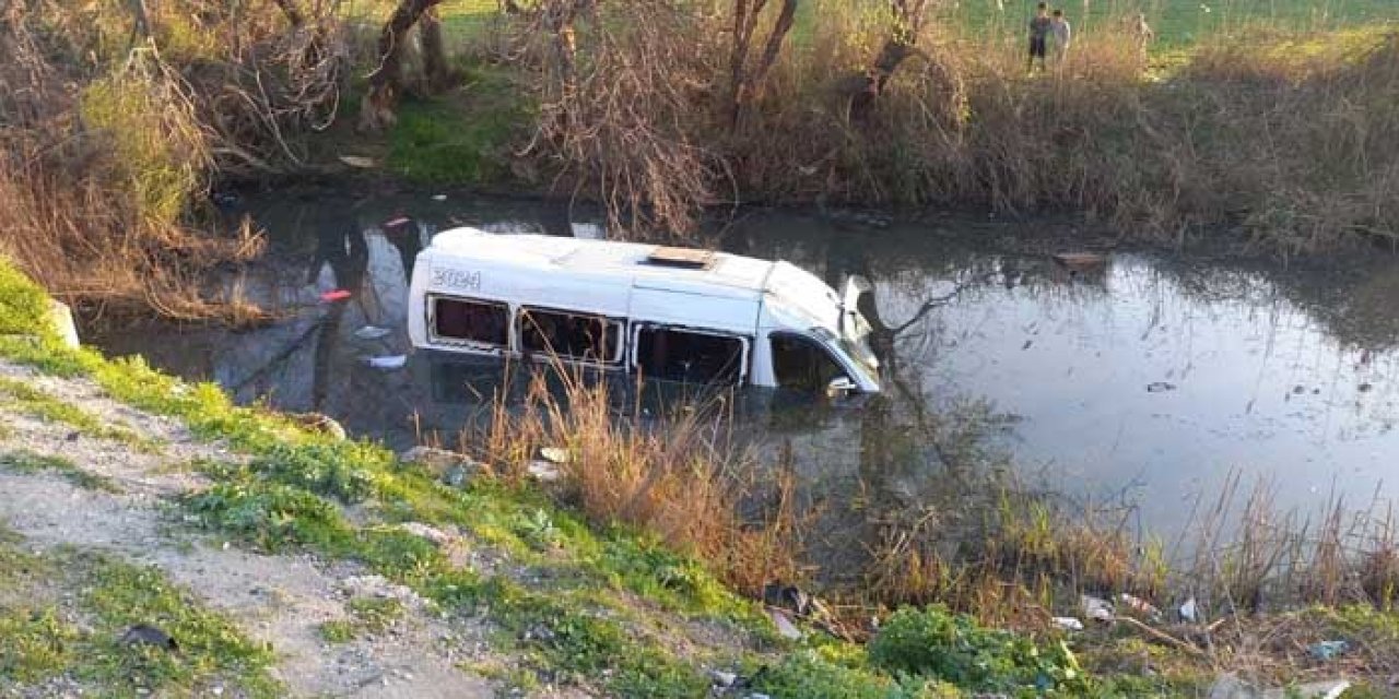 Manisa’da Feci Kaza! İşçi Servisi Dereye Uçtu: 8 Yaralı