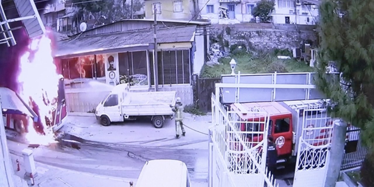 İzmir'de korkunç yangın: Bir anda alev topuna döndü