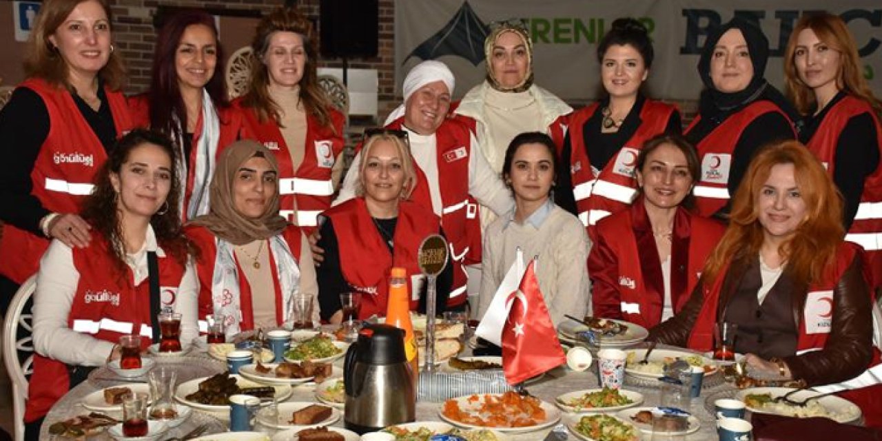 Türk Kızılay’dan gurbetçi öğrencilere sıcak iftar