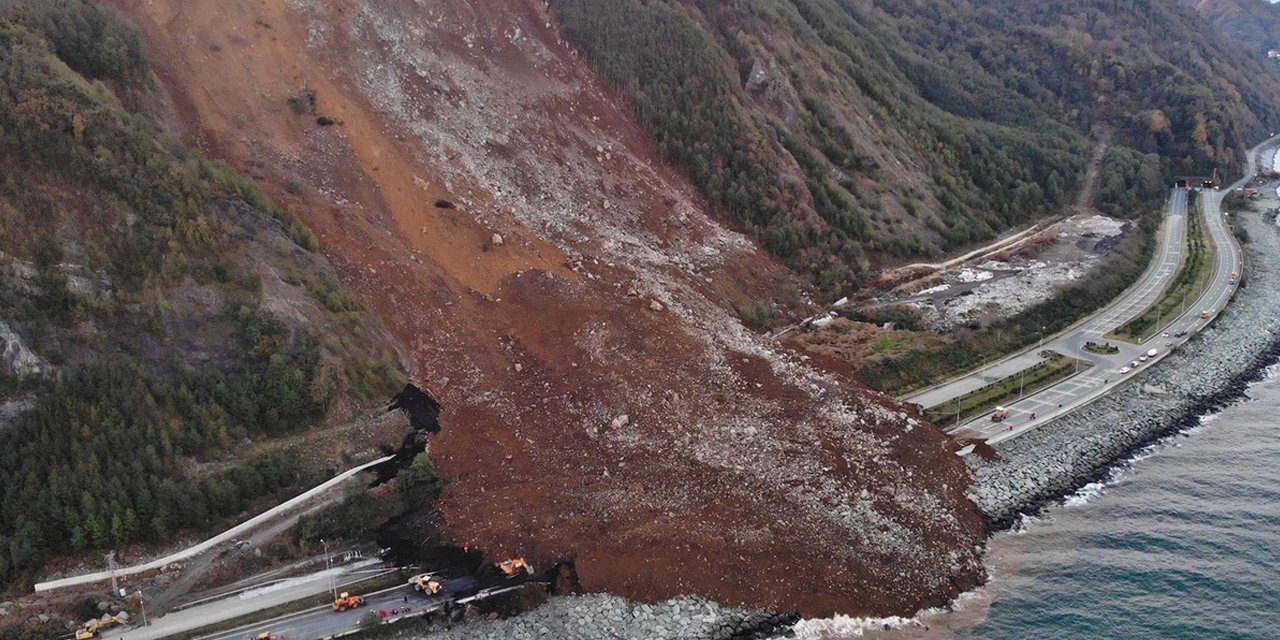 Karadeniz Sahil Yolu'nda heyelan riski artıyor, uzmanlar uyarıyor