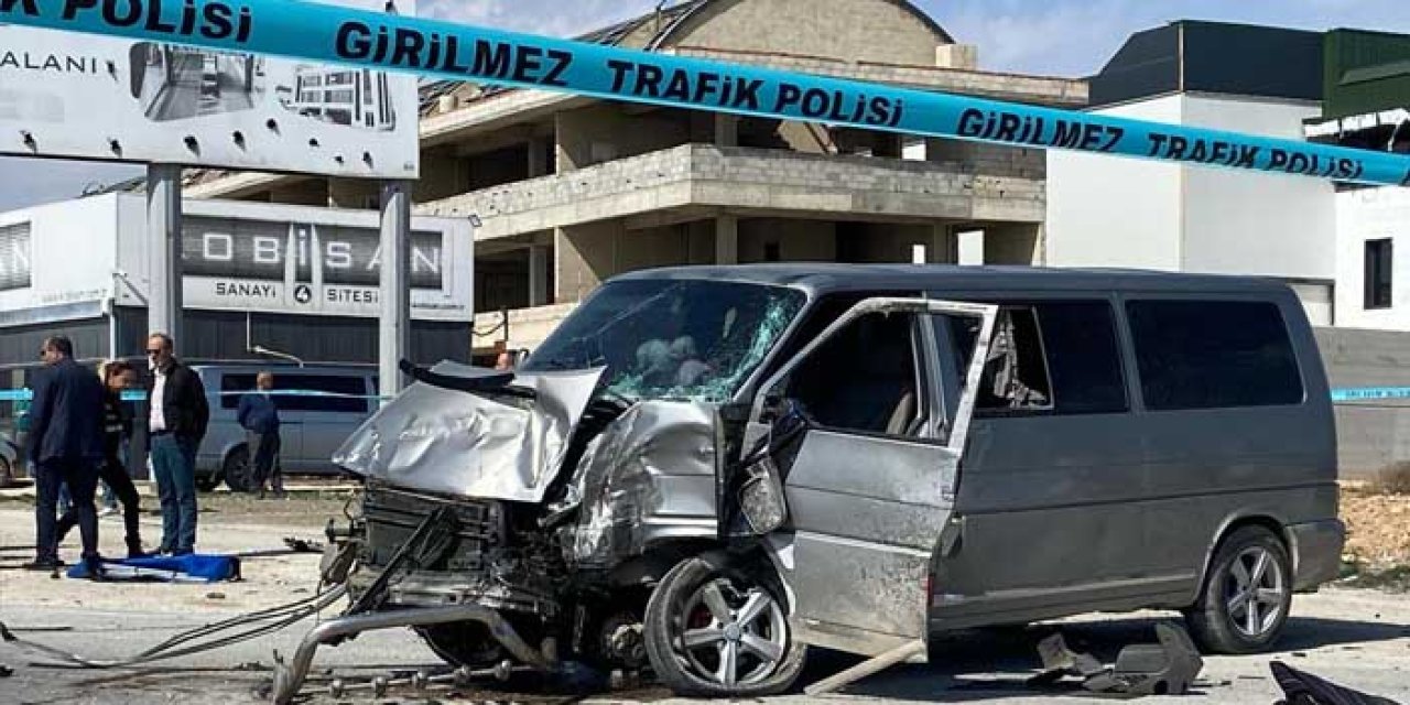 Konya’da Feci Kaza: TIR ile Minibüs Çarpıştı, 1 Ölü, 5 Yaralı