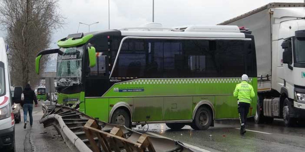 Özel halk otobüsü ile kamyonet çarpıştı; 3 yaralı