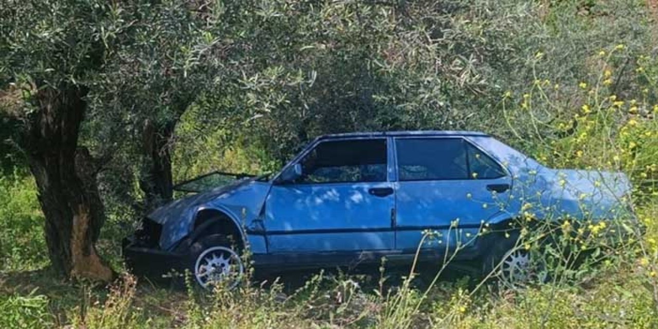 İzmir'de otomobil ağaca çarptı: 3 yaralı!