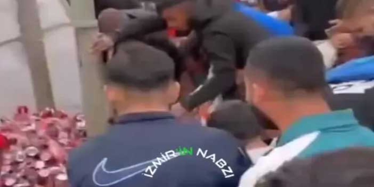 İzmir'de tır kazası: Alkollü içecekler yola saçıldı