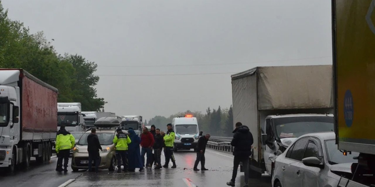 Sakarya’da sağanak zincirleme kazalara yol açtı