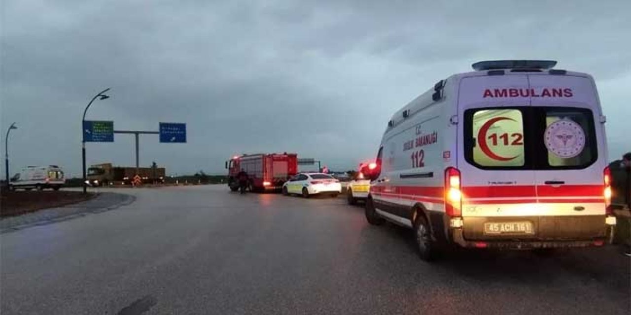 Manisa'da Yolcu Otobüsü Şarampole Devrildi: 10 Yaralı