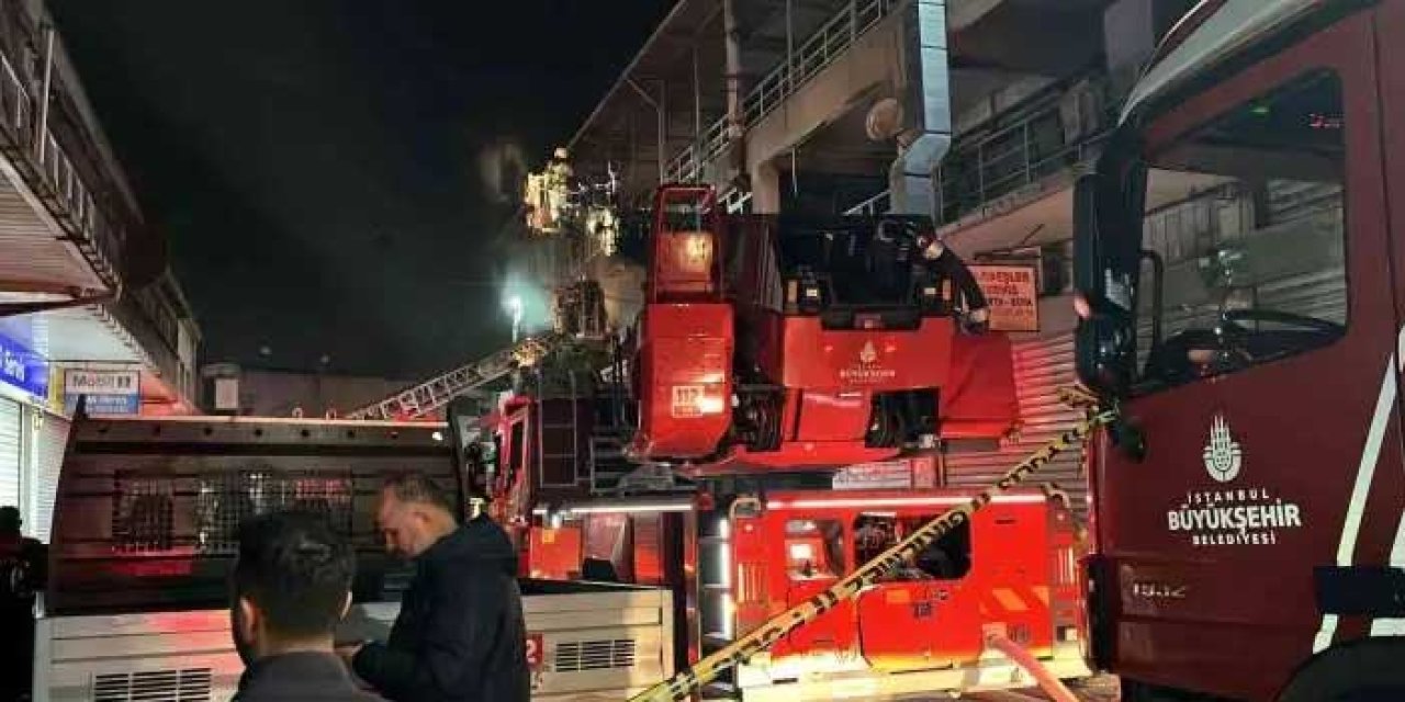 Zeytinburnu'nda Conta Atölyesinde Yangın: Patlamalar Meydana Geldi