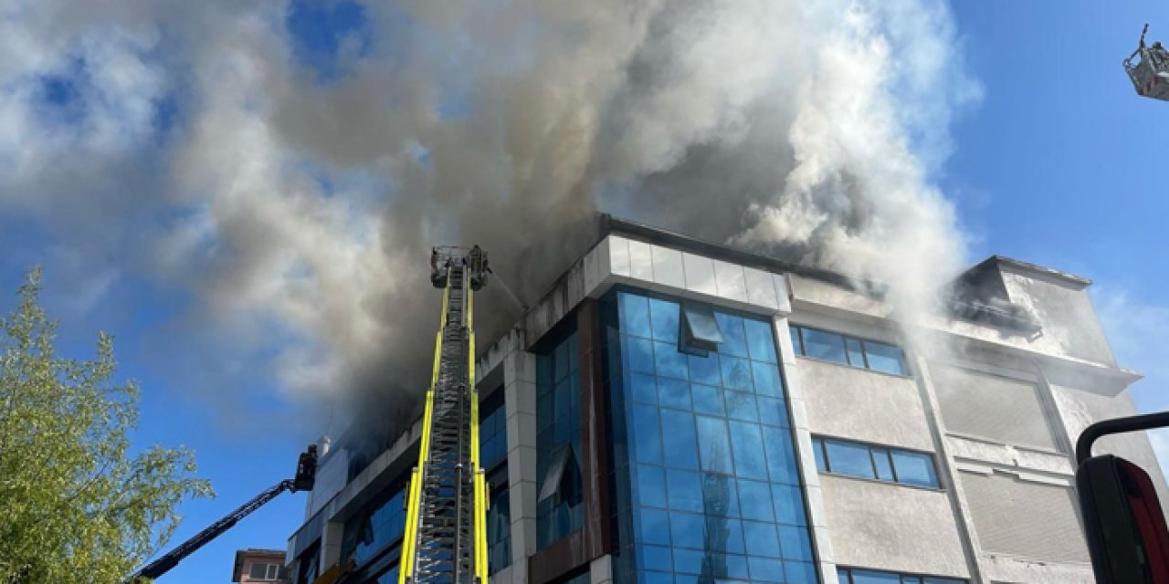 Esenyurt'ta bir tekstil imalathanesinde alevler yükseldi