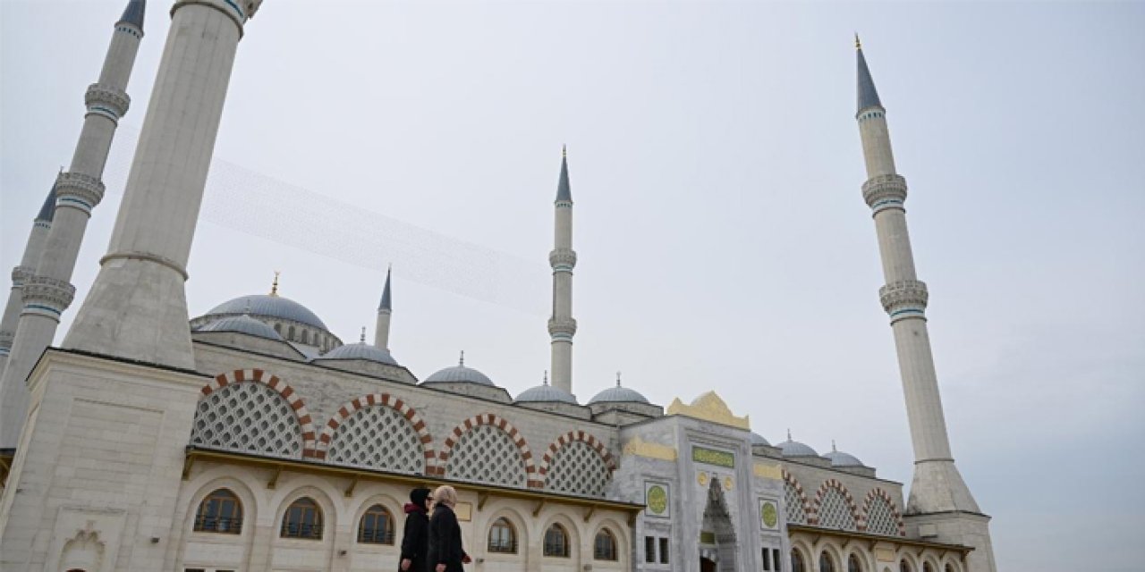 İstanbul'un sembollerinden Büyük Çamlıca Camii altıncı yılını kutluyor