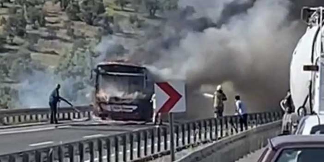 İzmir'de korkutan yangın: Belediye otobüsü alev aldı!