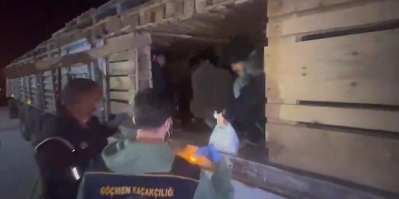 Bitlis’te tırın gizli bölmesinden 42 kaçak göçmen çıktı