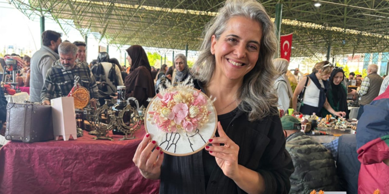 Tasarımcı Bige Arat çiçekleri sanata dönüştürüyor