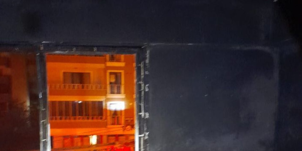 Apartmanda çıkan yangını can aldı: Anne ve baba hayatını kaybetti