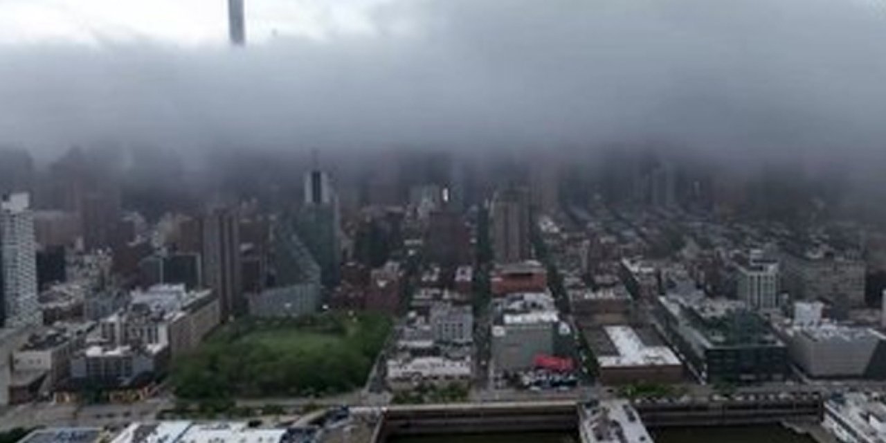 Manhattan’ı kaplayan sis, şehri adeta hayalete çevirdi