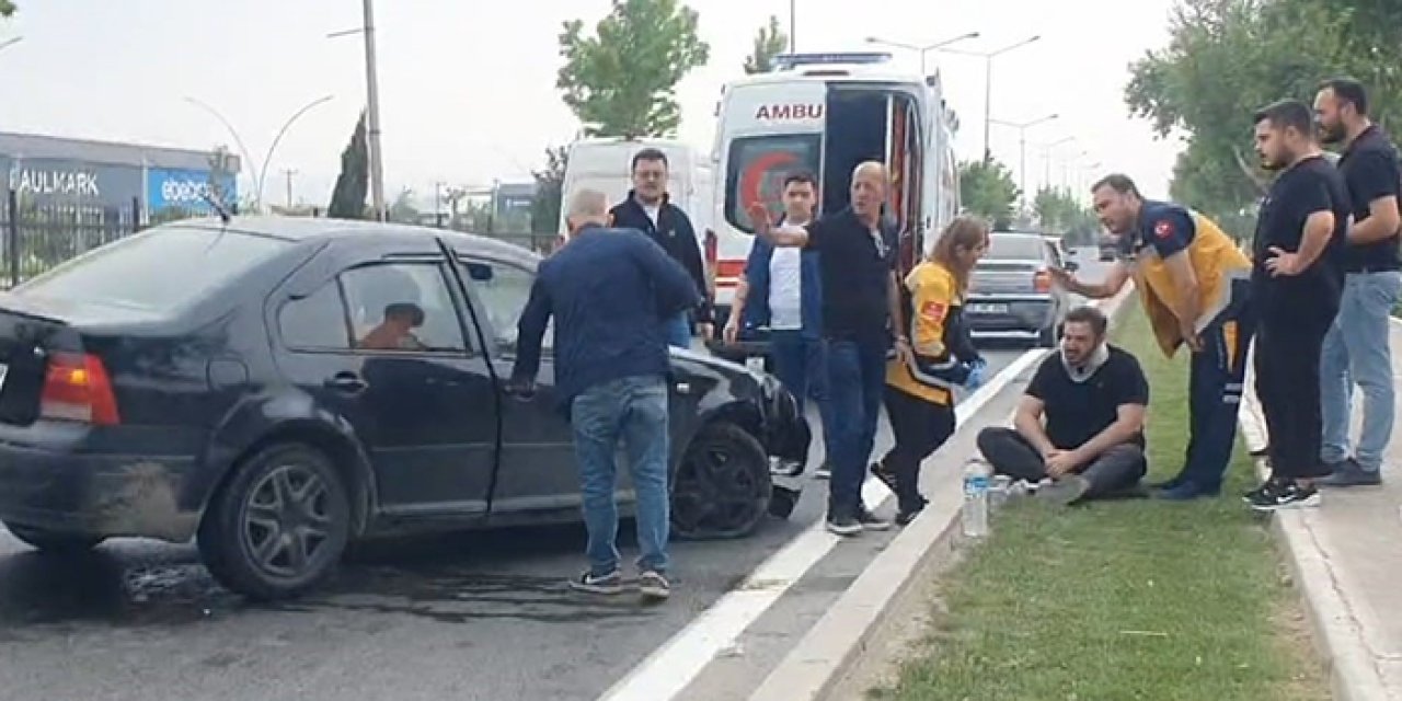 Bursa-Ankara yolunda kaza: Otomobil yön tabelasına çarptı