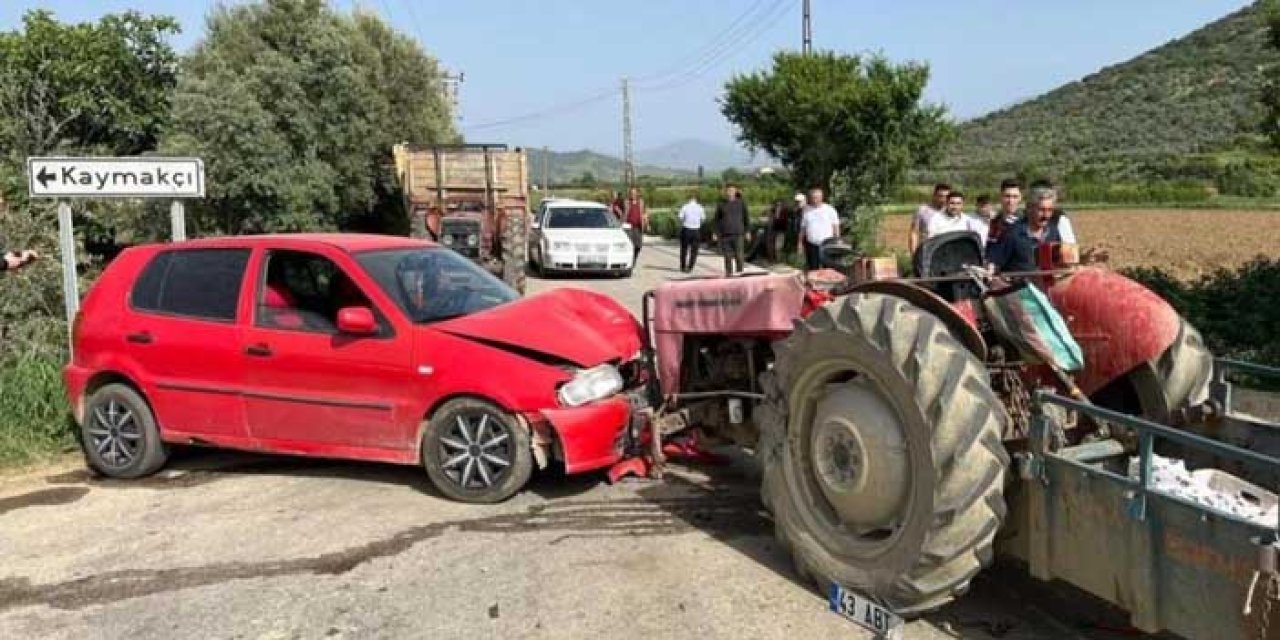 Ödemiş’te Traktör ile Otomobil Çarpıştı: 4 Yaralı