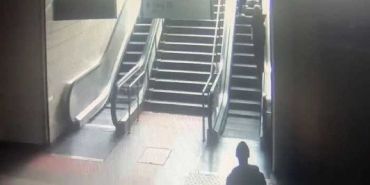 Metro istasyonunda kaza: Reklam panosu kadının kafasına düştü