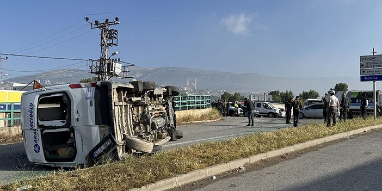 Kahramanmaraş'ta işçi servisi kaza yaptı: 12 yaralı