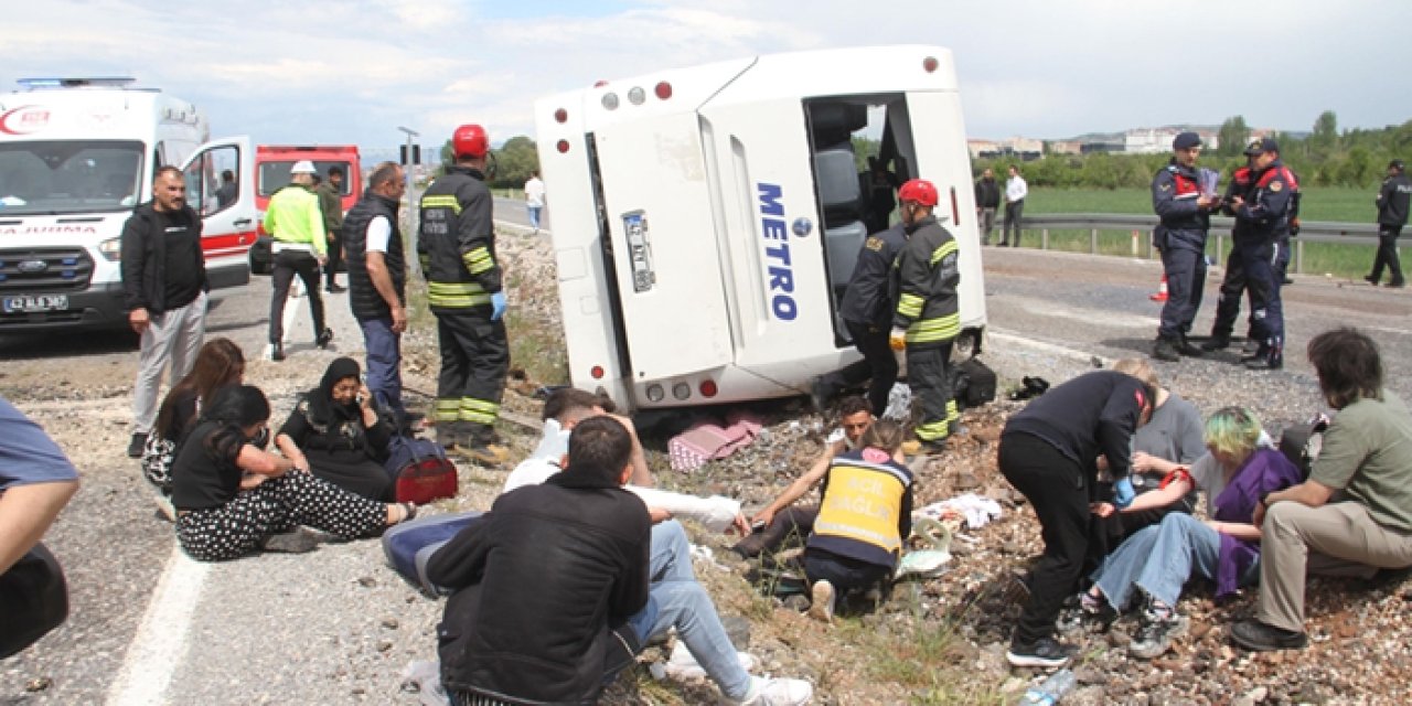 Konya’da yolcu otobüsü kaza yaptı: 13 kişi hastaneye kaldırıldı