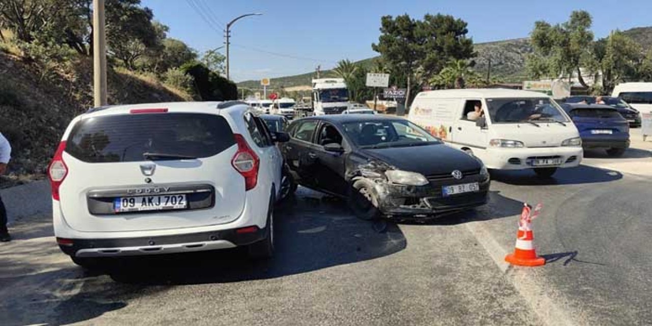 Sürücü direksiyon başında rahatsızlandı, otomobil 3 araca çarparak durabildi: 1 yaralı