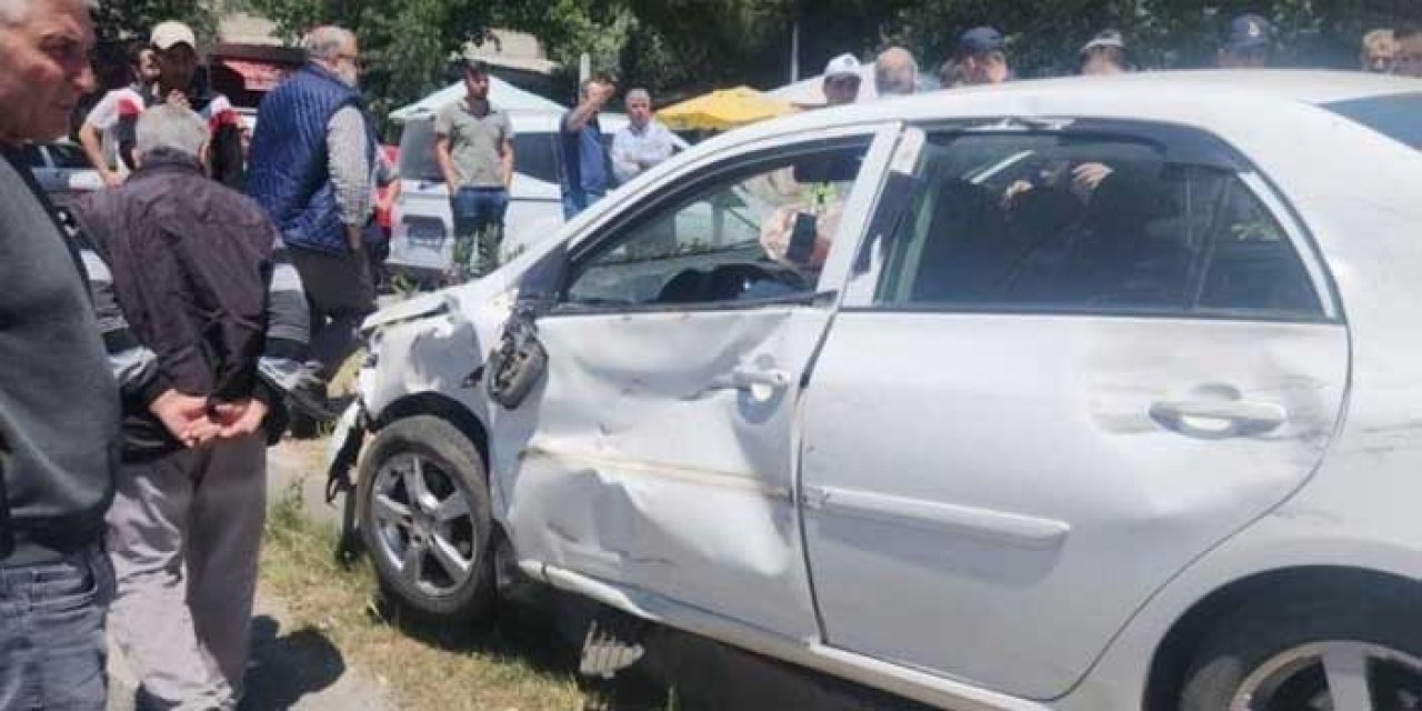 İzmir'de otomobil ile motosiklet çarpıştı: 1 ölü, 2 yaralı