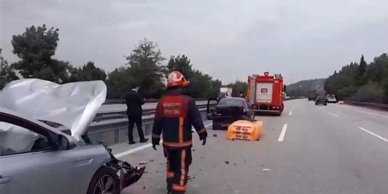 Yola Düşen Köpük Felaketi Getirdi: Zincirleme Kazada 3 Yaralı