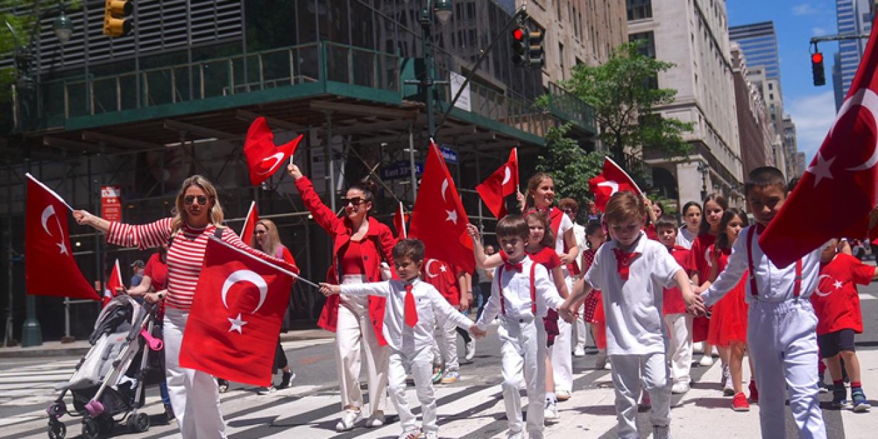 New York'ta 42. Türk Günü Yürüyüşü coşkuyla kutlandı
