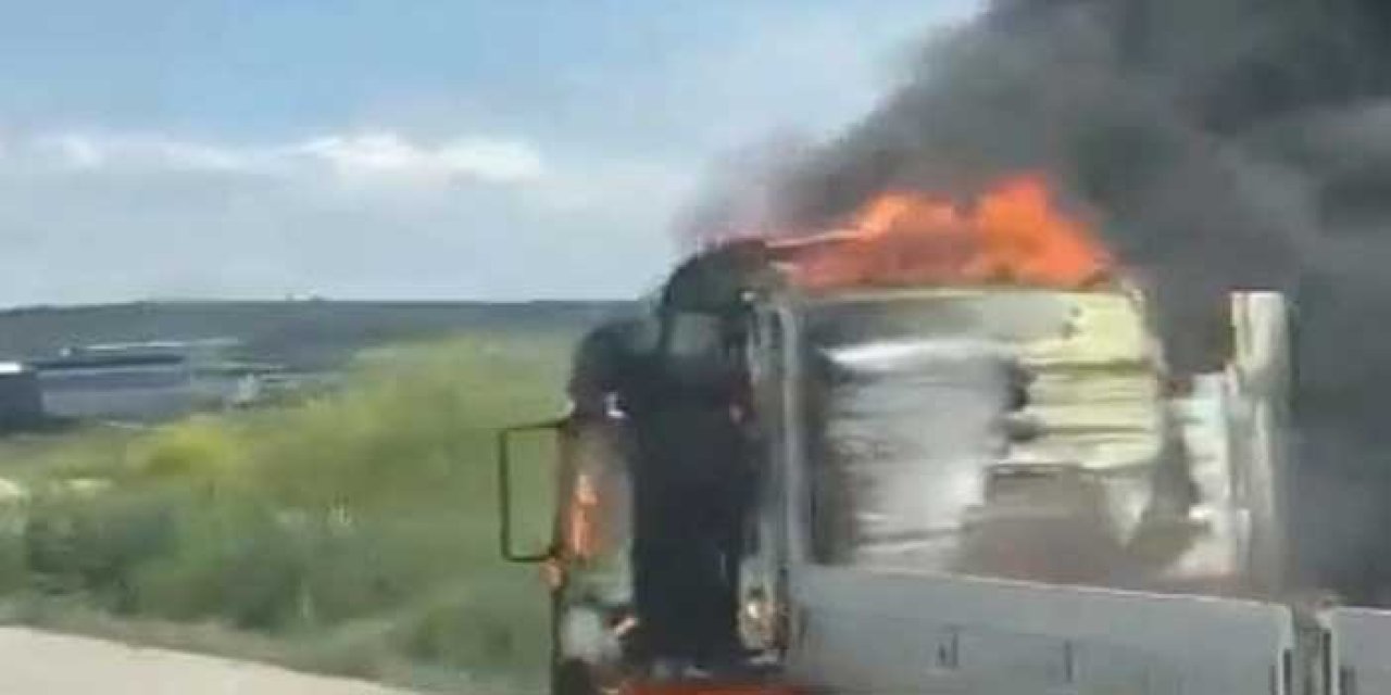İzmir-Bursa yolunda tır cayır cayır yandı: Canını zor kurtardı!