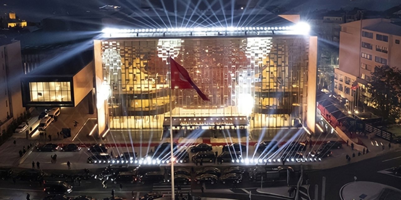 İstanbul'da sanat haftası: Tiyatrolar, konserler ve sergiler şehri saracak