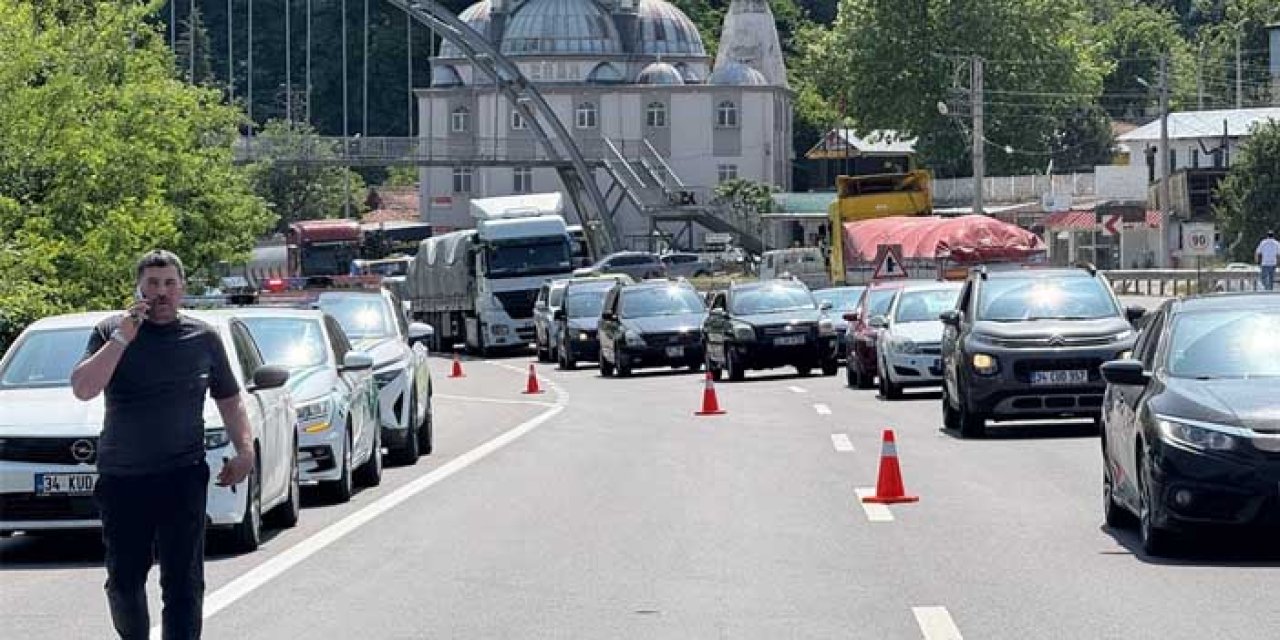 Sakarya Yolunda Can Pazarı: Kamyonet Cipe Çarptı, 2 Yaralı