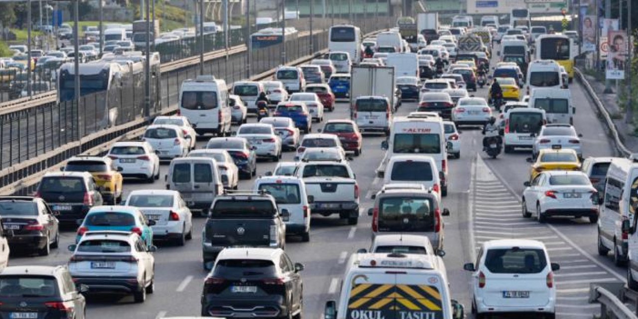 İstanbul trafiği zamanı yutuyor: 2024’te sürücüler 105 saat kaybetti