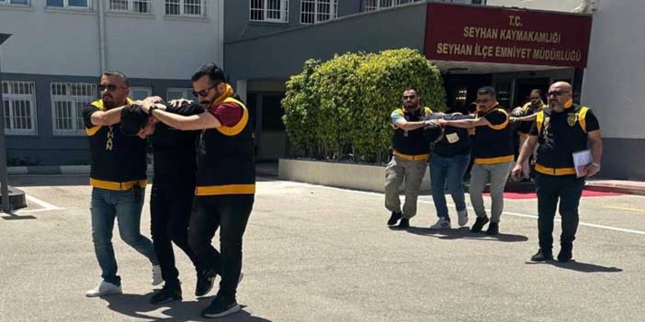 Eski sevgili dehşeti: Kız arkadaşının çalıştığı kafeyi kurşunlattı