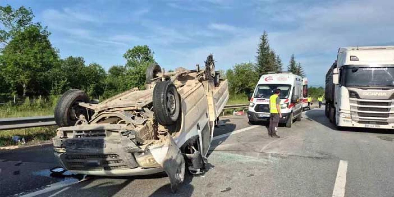 Düzce’de İnşaat İşçilerini Taşıyan Araç Takla Attı: 3 Yaralı