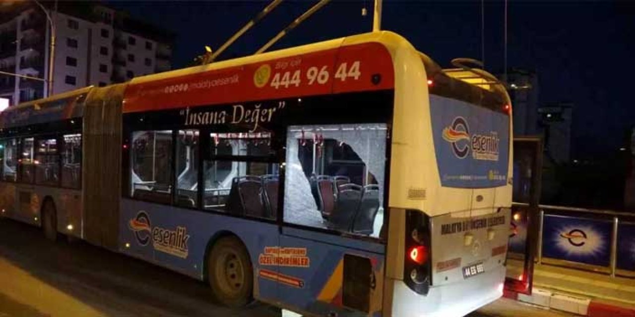 Malatya'da Trambüs ile Kamyonet Çarpıştı: 1 Yaralı