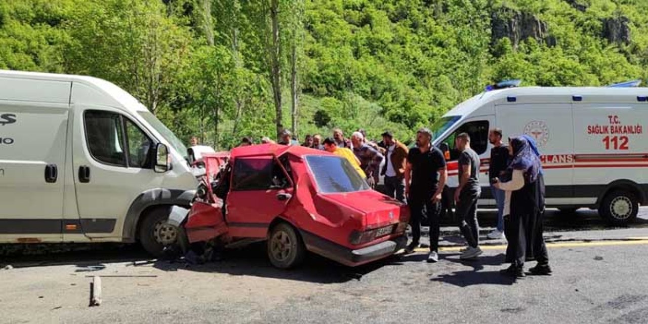 Erzurum’da Trafik Kazası: Minibüsle Otomobil Çarpıştı, 2 Ölü